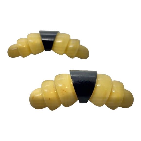 Art Deco 1920s Celluloid Curved Shoe Clips Ivory Geometric Shoe Accessories - Picture 1 of 10